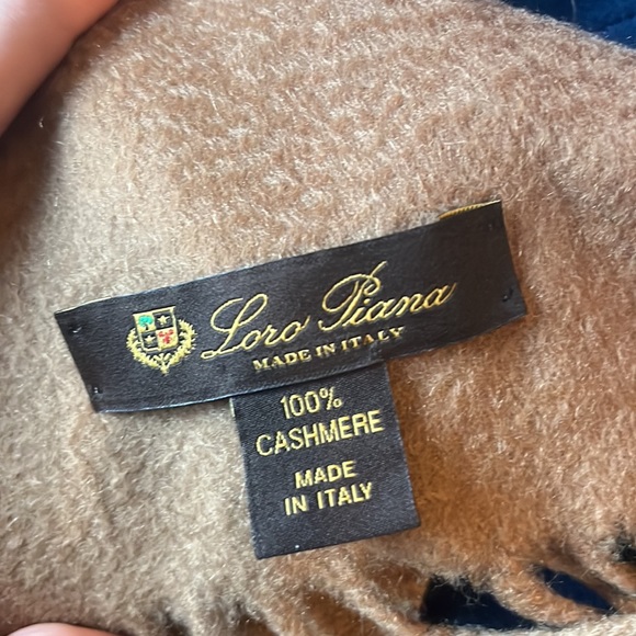Loro Piana camel scarf NEW - Picture 5 of 5